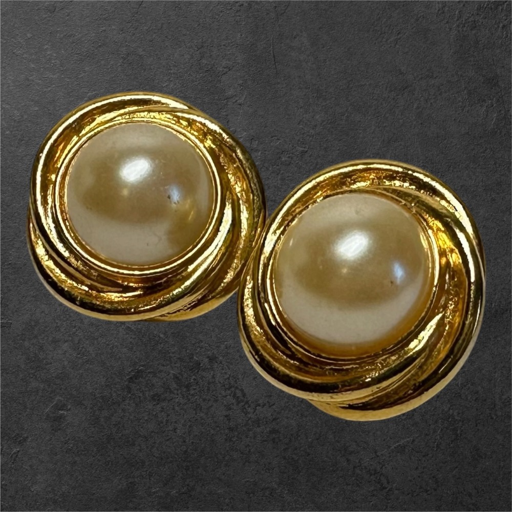 Vintage Faux Pearl Gold Tone Button Earrings‎ Classic Round Halo